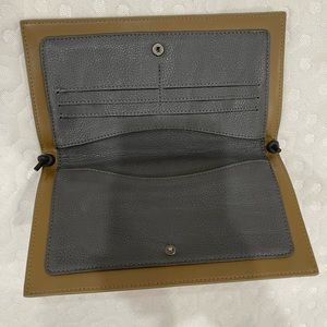 Clutch wallet / Urban Outfitters